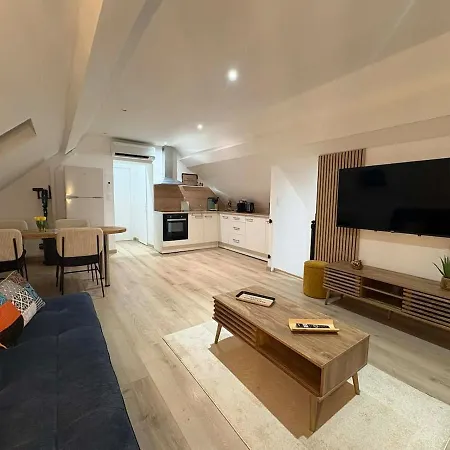 Douillet Apartment *