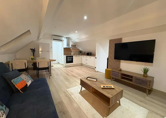 Douillet Apartment *
